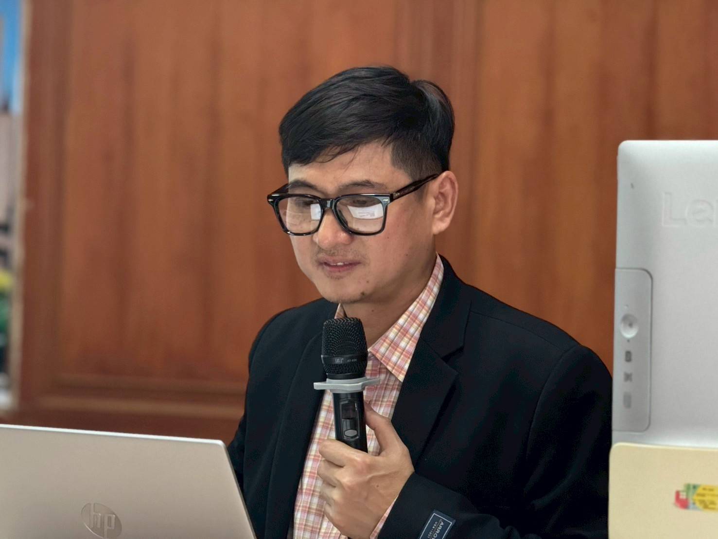 รูปภาพประกอบ
